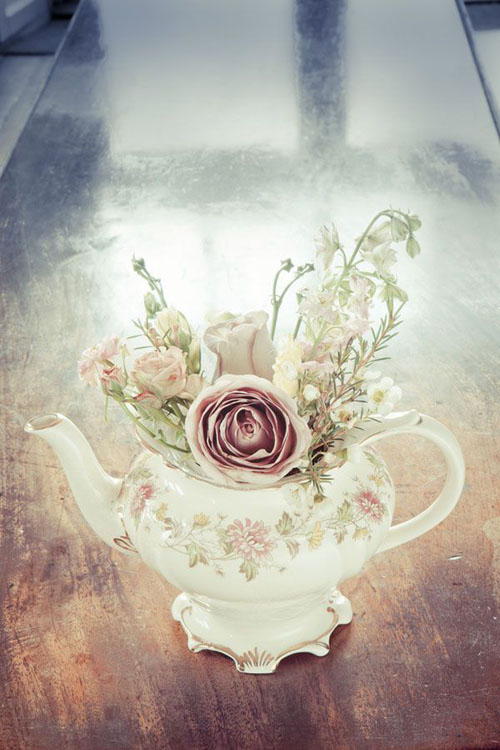 Photo by In Love Photography | Flowers by Sweet Pea Design| via Style Me Pretty